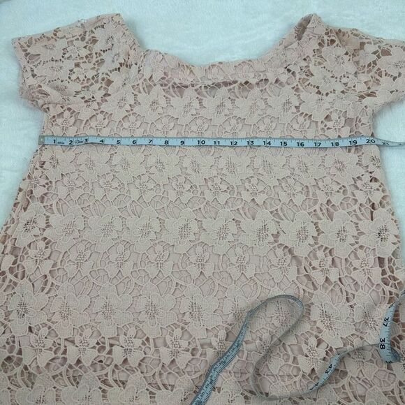 Skye's The Limit Women's Size M Allover Crocheted Lace Tee Beige Cream Coquette - Picture 7 of 8